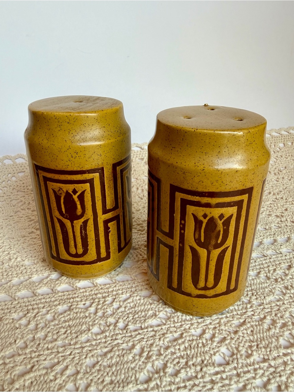Vintage De Prie Holland Pottery Salt & Pepper Shakers Mustard Brown Tulip MCM